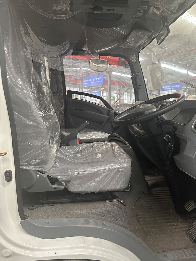 Sinotruk Howo 4.2m Light Van Truck, New Body, For Express & Distribution