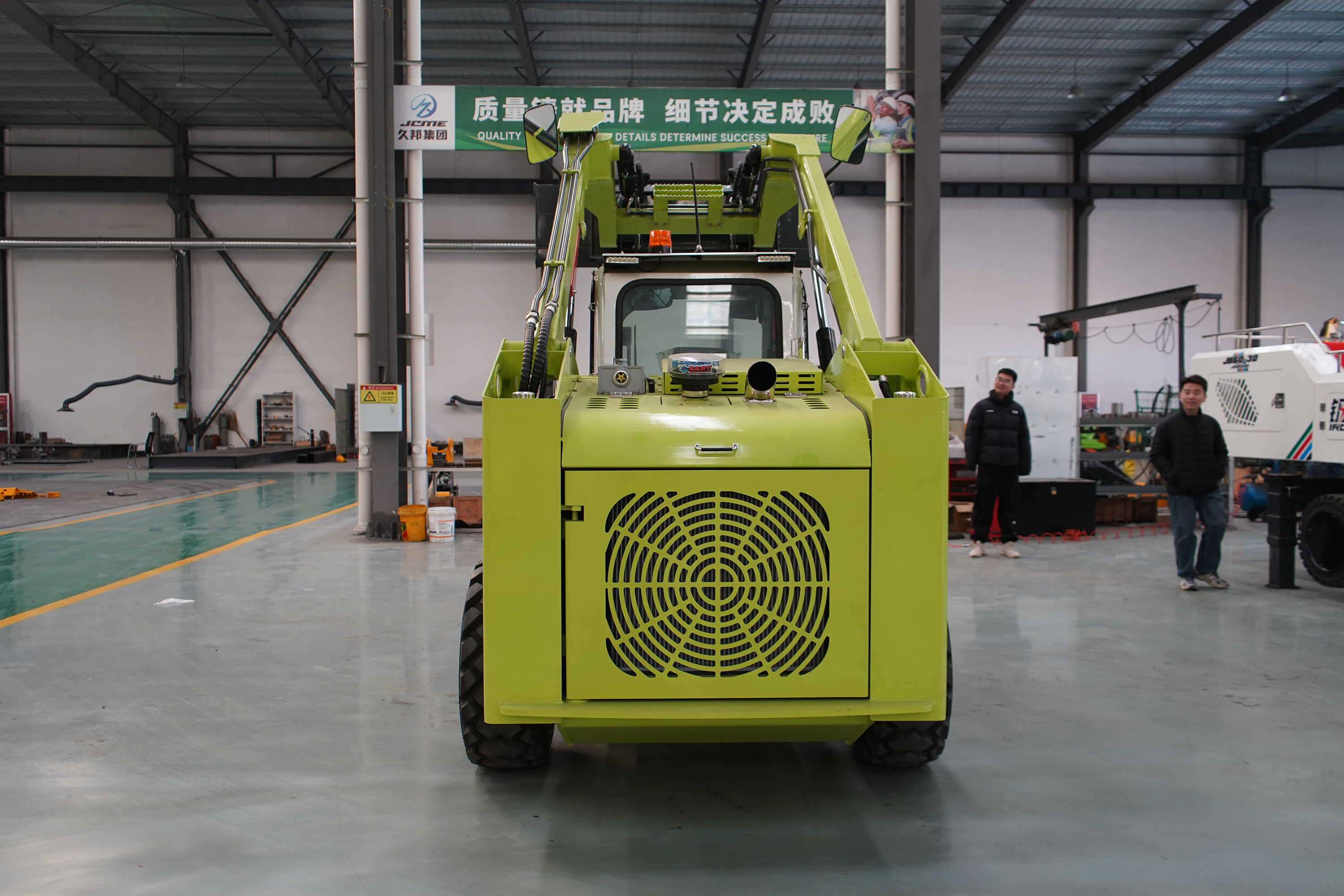 【2-Speed + High Dump】B800 Skid Steer Loader – Yanmar 61.3kW Engine | 11.6/23.1km/h Two-Speed | 2569mm Dump Height | High Breakout Force