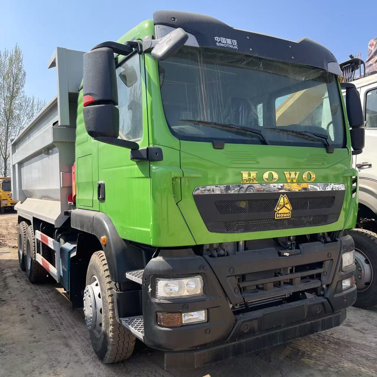 Dump truck