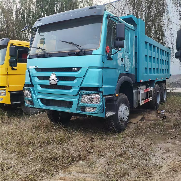 Dump truck
