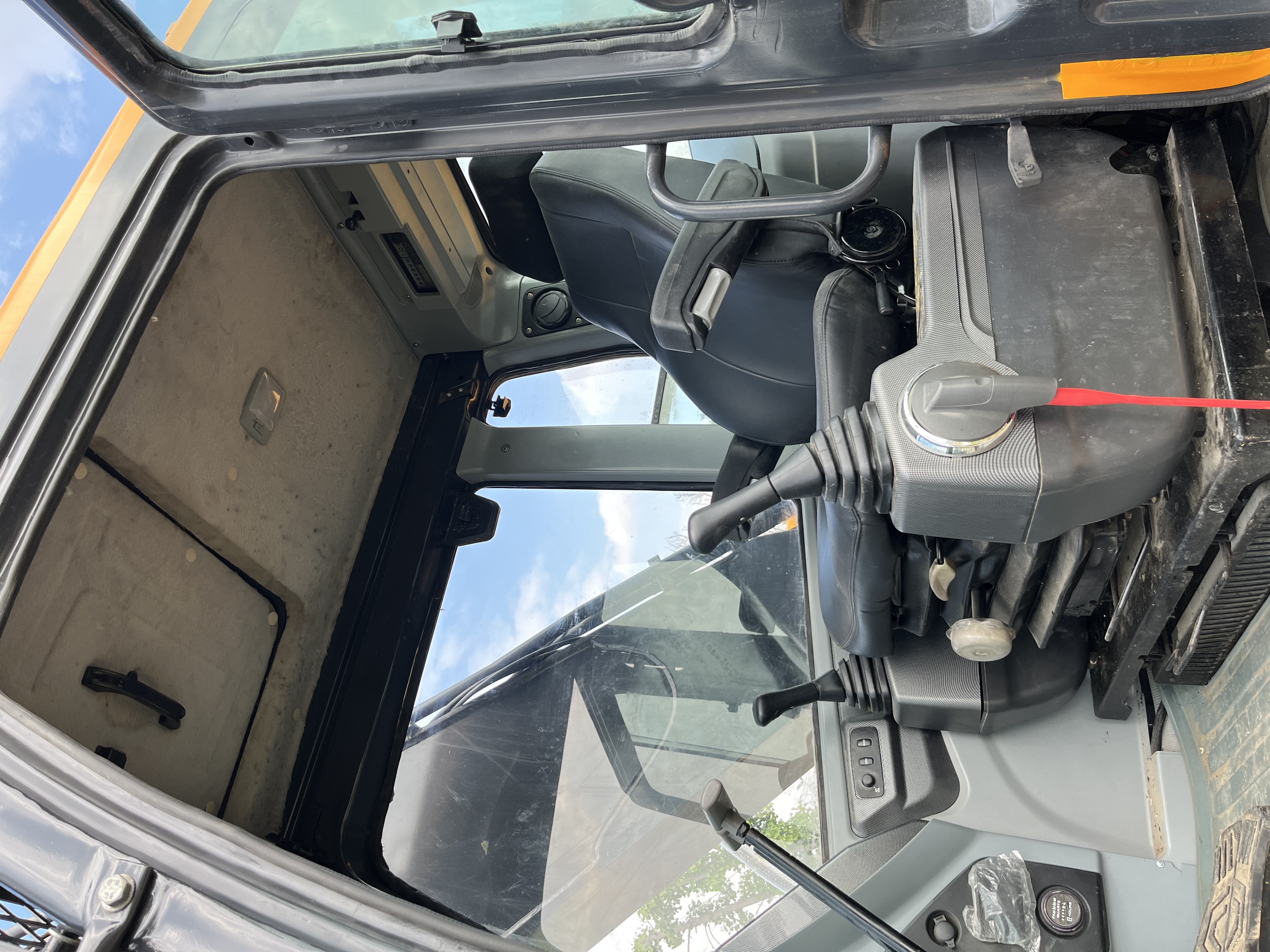 Excavadora Hyundai 220