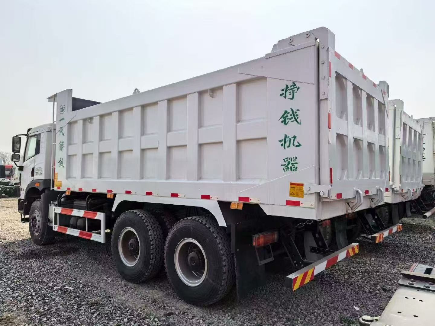 New FAW Jiefang TianV 6×4 Dump Truck 250HP Construction Tipper Truck for Sand Gravel Muck Transport