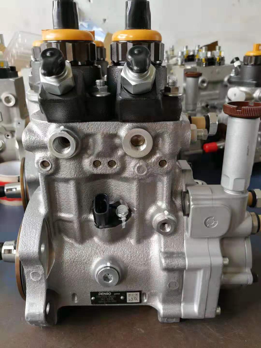 小松 6245-71-1101 高压燃油喷射泵，适用于 SAA6D170 发动机，工程机械配件