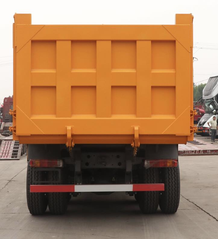 Sinotruk Howo 8×4 Tipper Truck, 380HP, Heavy-duty Rear Axle, For African Ports/Infrastructure/Mining