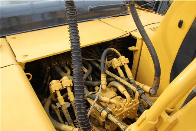 KOMATSU PC200-6