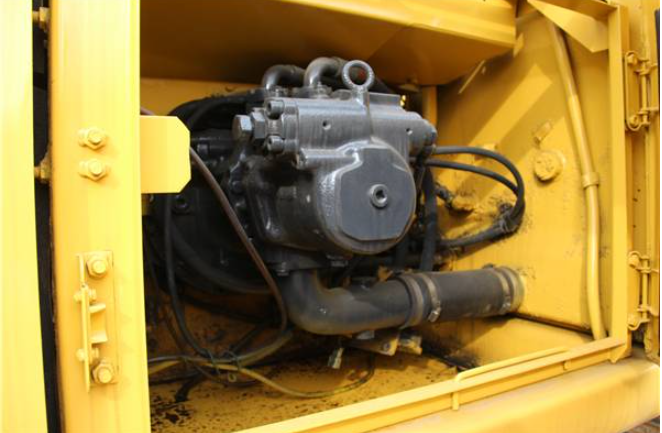 KOMATSU PC200-6