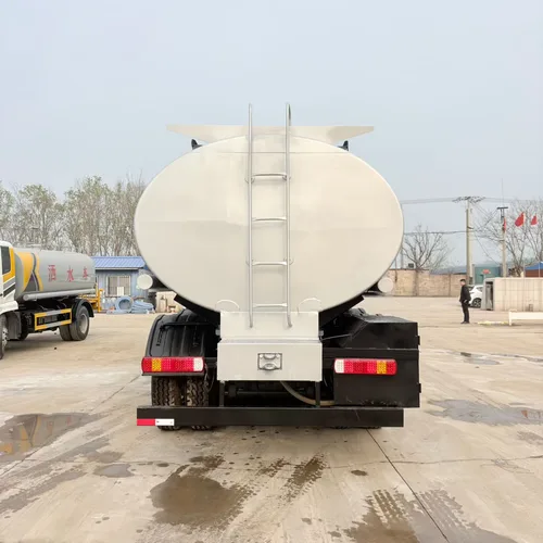Large Fuel Tanker Mobile Diesel Oil Tank Transport Vehicle