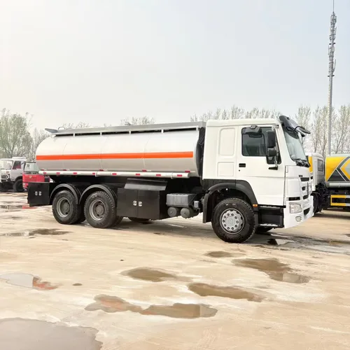 Large Fuel Tanker Mobile Diesel Oil Tank Transport Vehicle