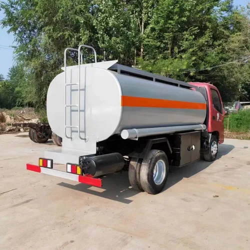 Large Fuel Tanker Mobile Diesel Oil Tank Transport Vehicle