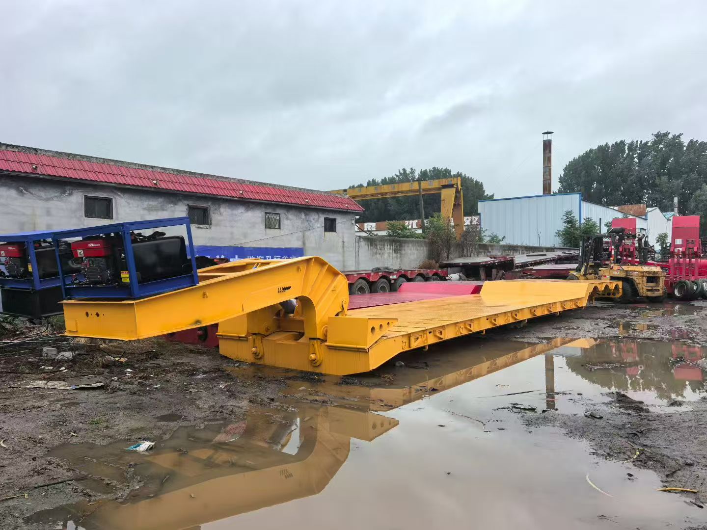Used 17m Low-Bed Semi-Trailer, Detachable Gooseneck, 12R Tires, 8.5m Platform