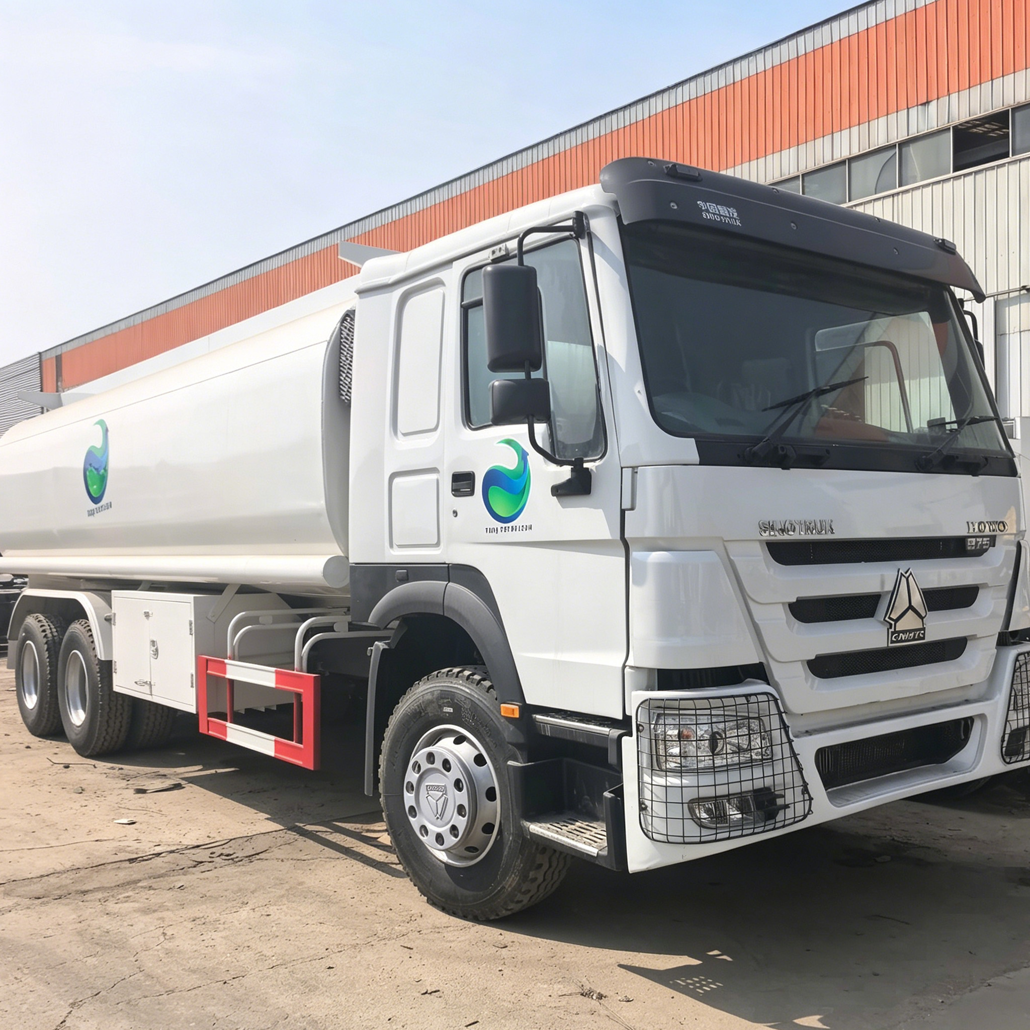 Sinotruk Howo 6×4 Water Tank Truck, 375HP, For Dust Control/Road Cleaning in Africa & Southeast Asia