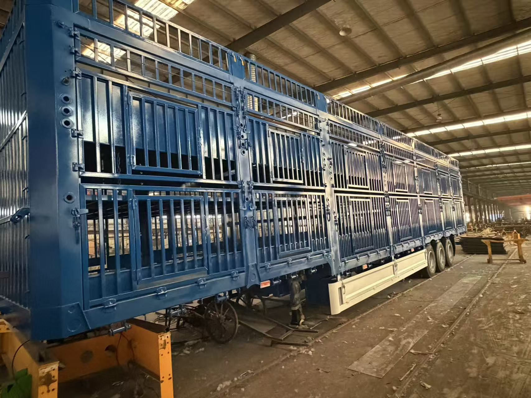 3-Livestock Transport Semi-Trailer, Tri-Axle Cage Trailer for Cattle, Sheep, Pigs, Export to Africa/Australia