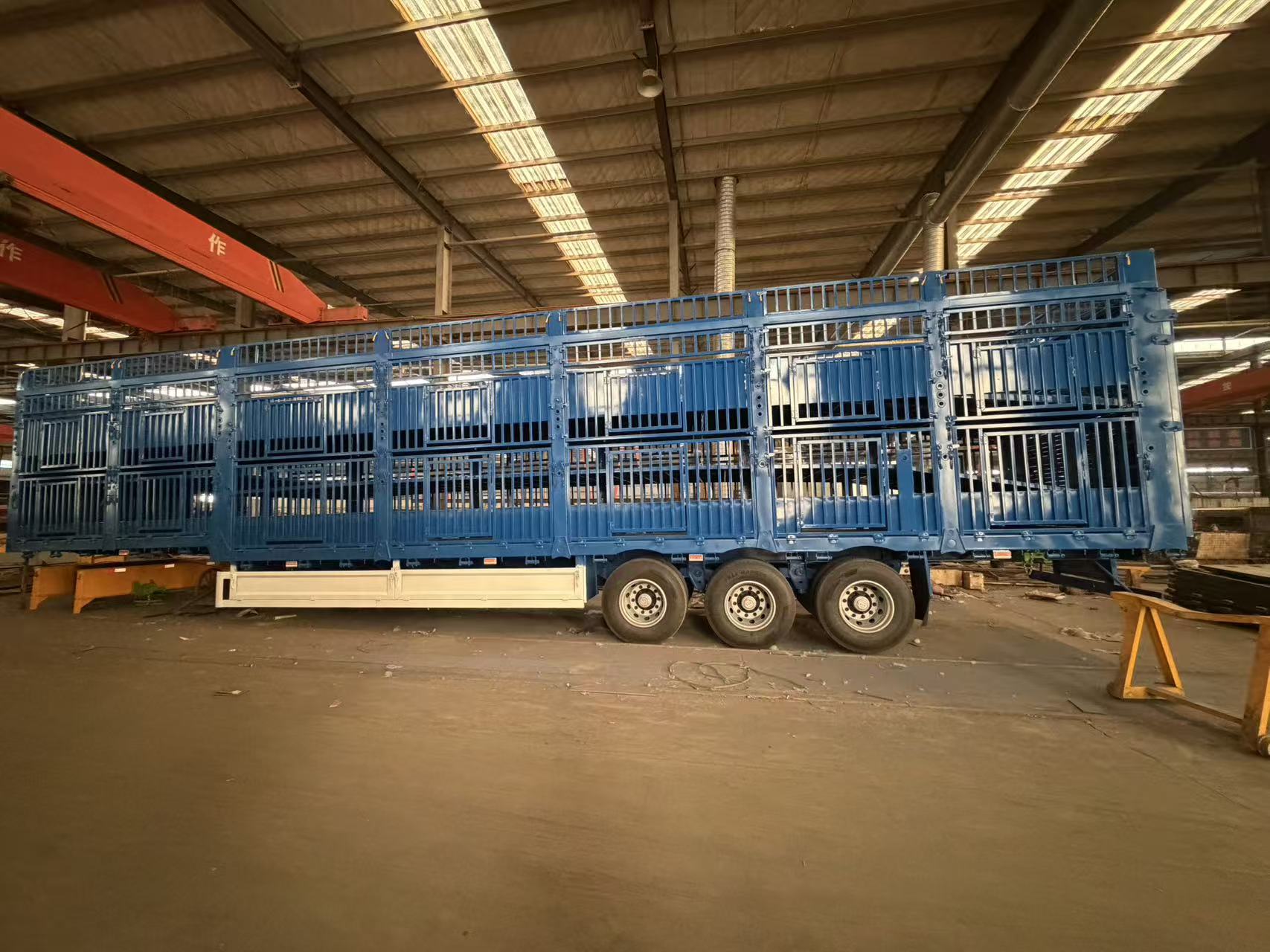 3-Livestock Transport Semi-Trailer, Tri-Axle Cage Trailer for Cattle, Sheep, Pigs, Export to Africa/Australia