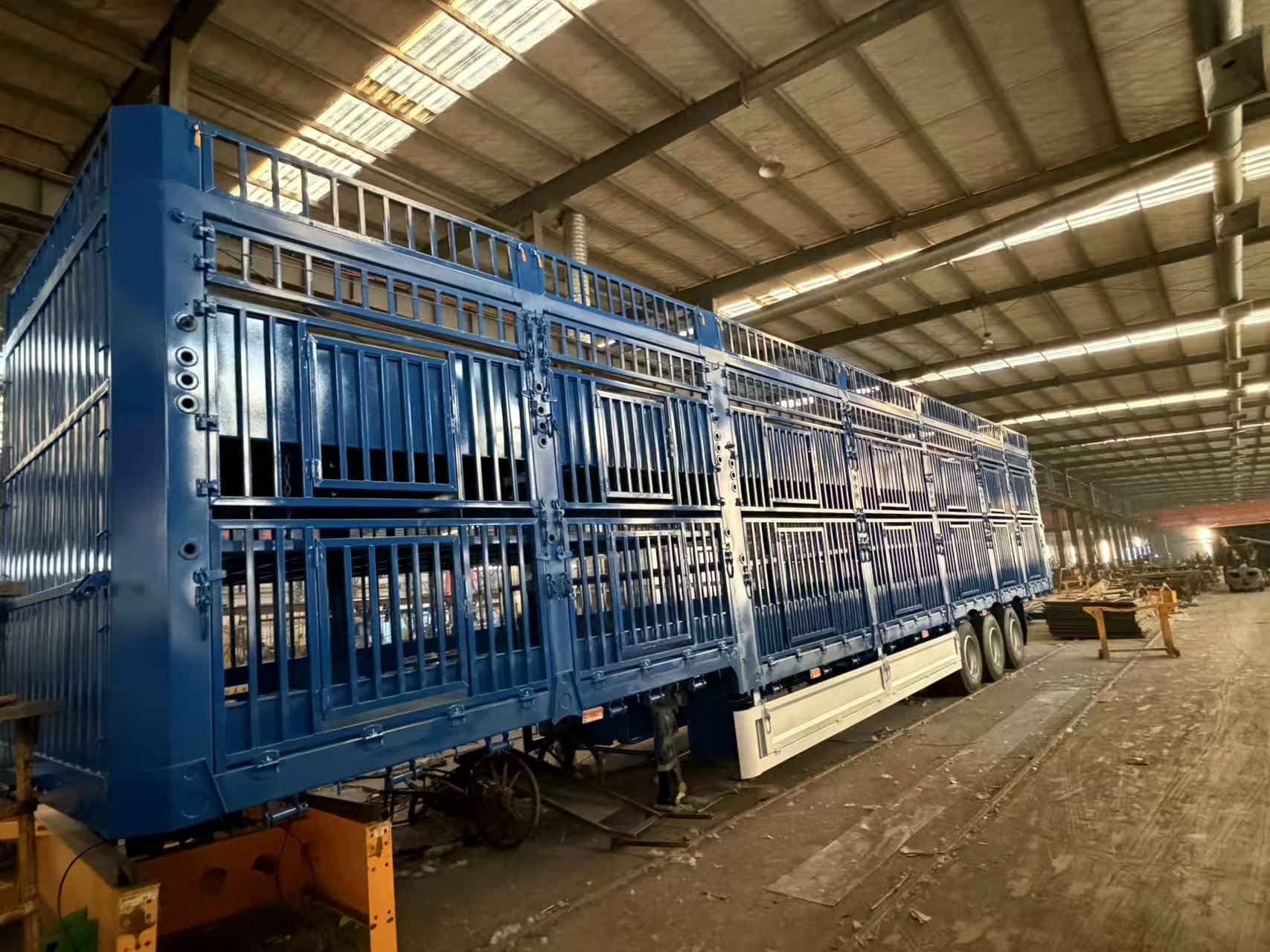 3-Livestock Transport Semi-Trailer, Tri-Axle Cage Trailer for Cattle, Sheep, Pigs, Export to Africa/Australia