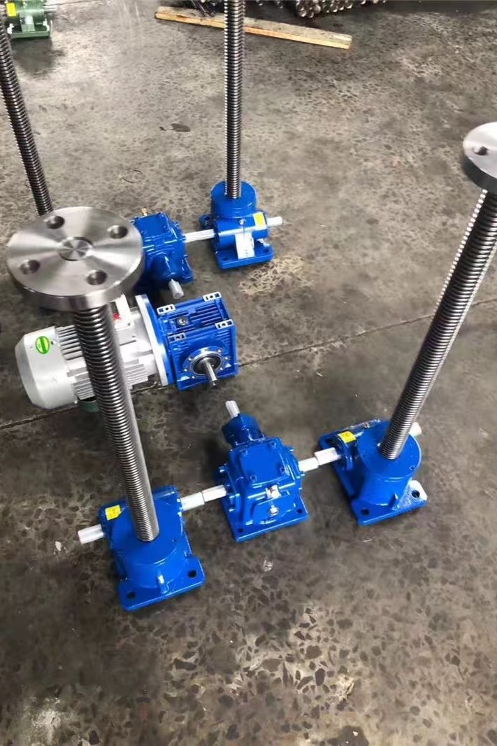 Multi-unit linked elevator