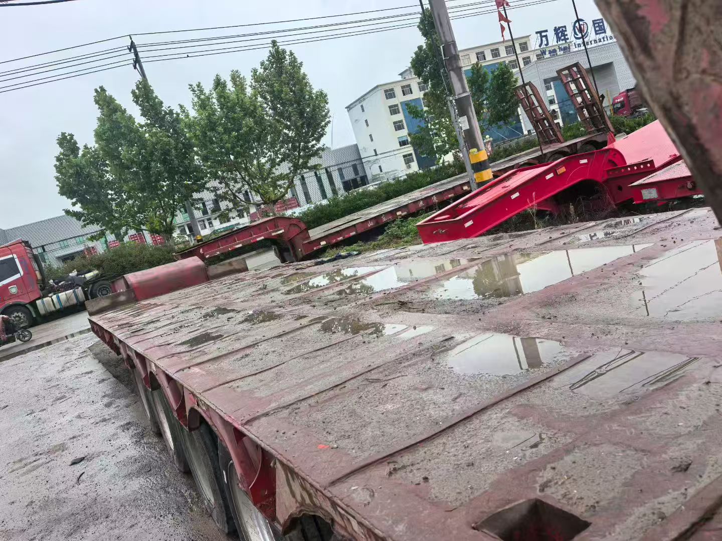 Used 14.8m 5-Axle Low Bed Semi-Trailer, 80 Ton Excavator Trailer, 295 Tires