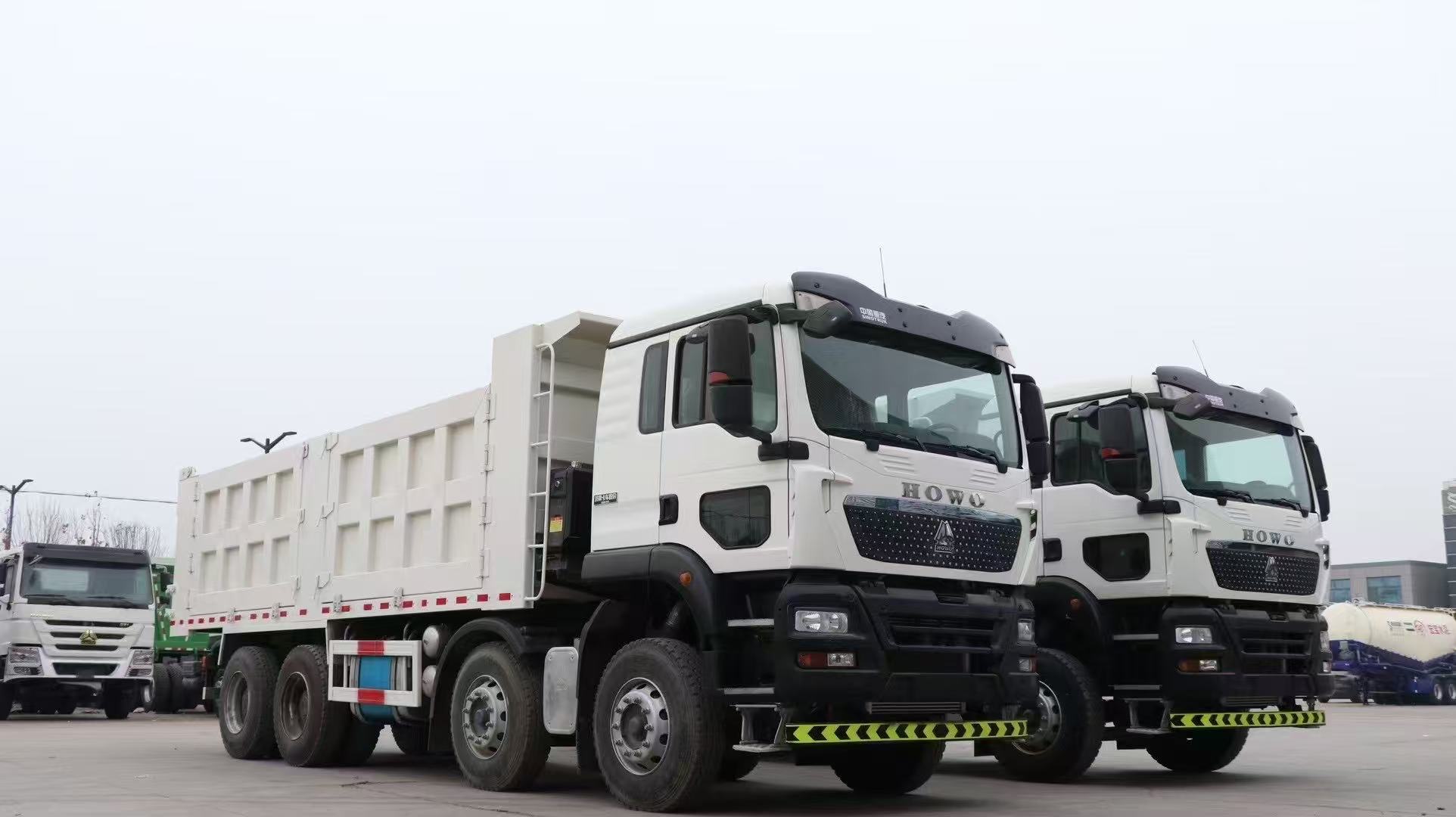 二手中国重汽豪沃TX 371马力 8×4 自卸车，欧II排放标准，10.5米工程用翻斗车