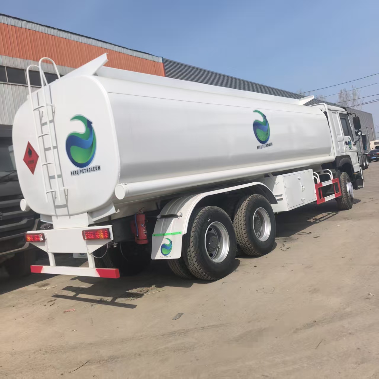 Sinotruk Howo 6×4 Water Tank Truck, 375HP, For Dust Control/Road Cleaning in Africa & Southeast Asia