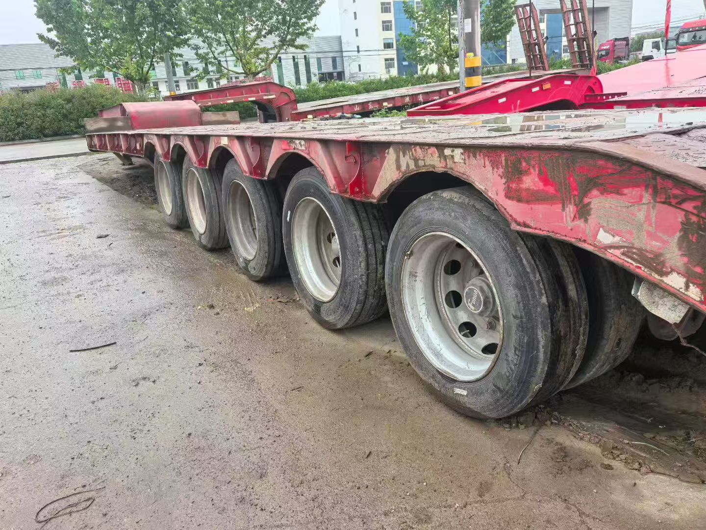 Used 14.8m 5-Axle Low Bed Semi-Trailer, 80 Ton Excavator Trailer, 295 Tires