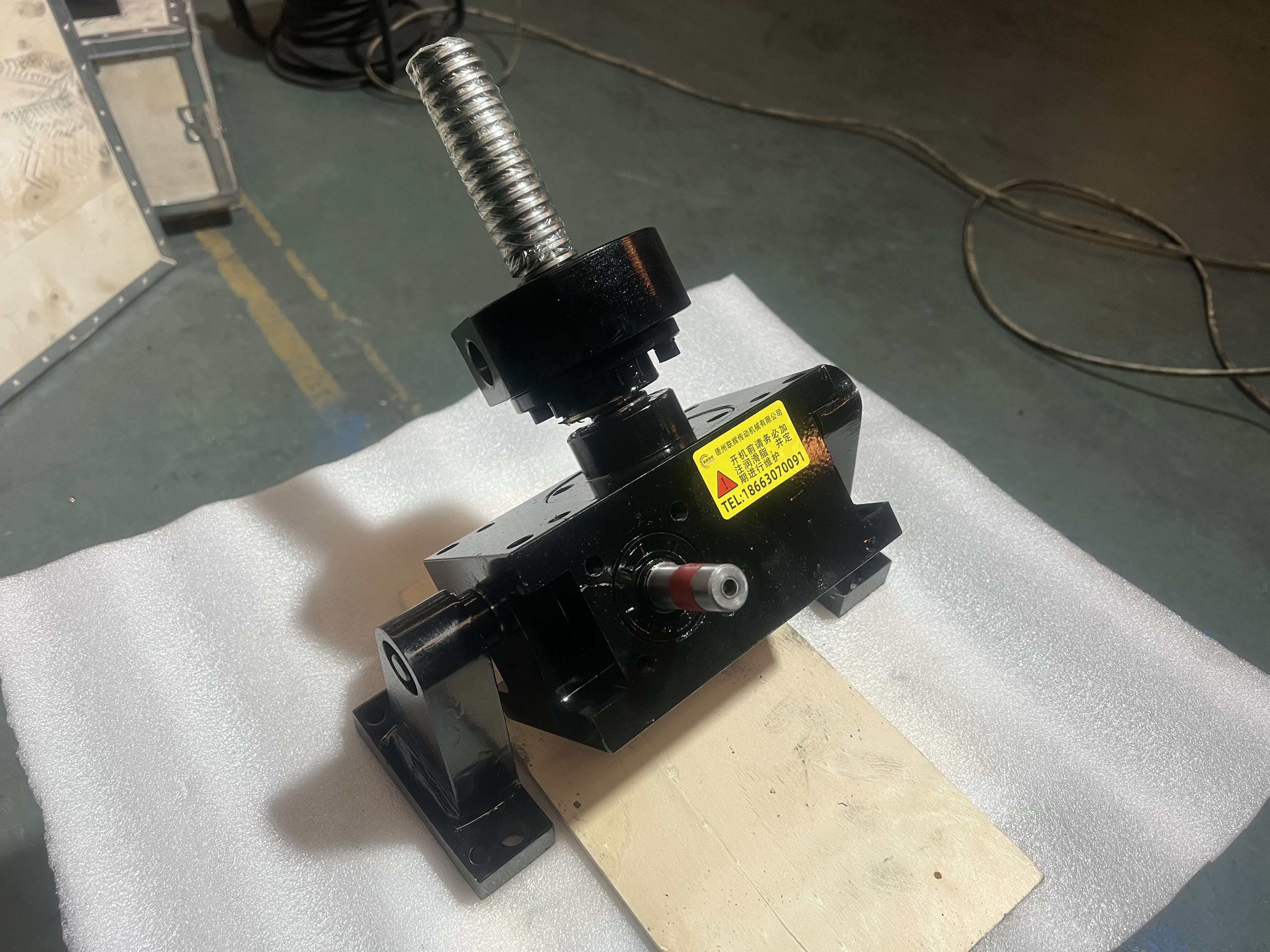 Non-standard Custom Screw Lifting Platform