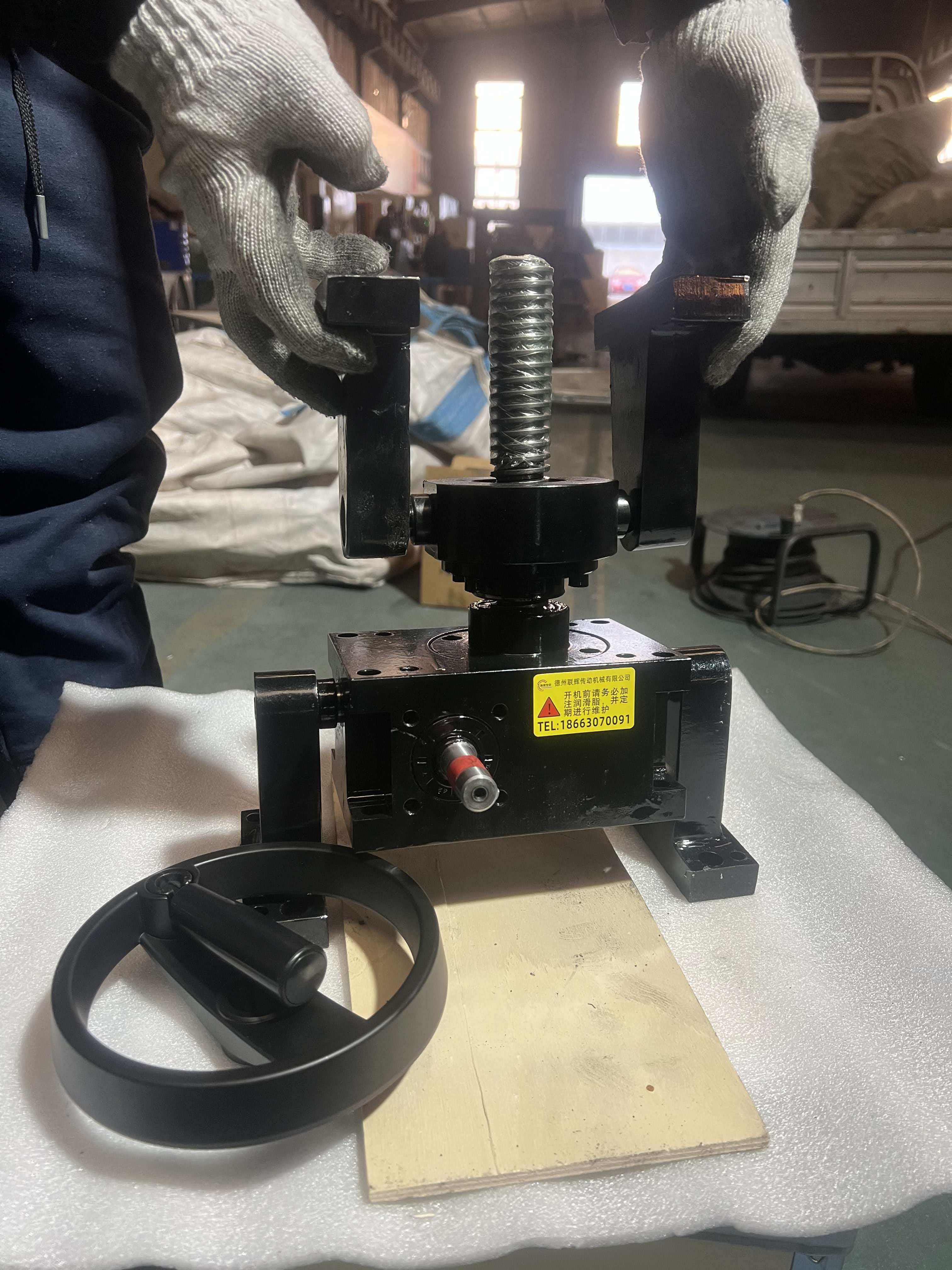 Non-standard Custom Screw Lifting Platform