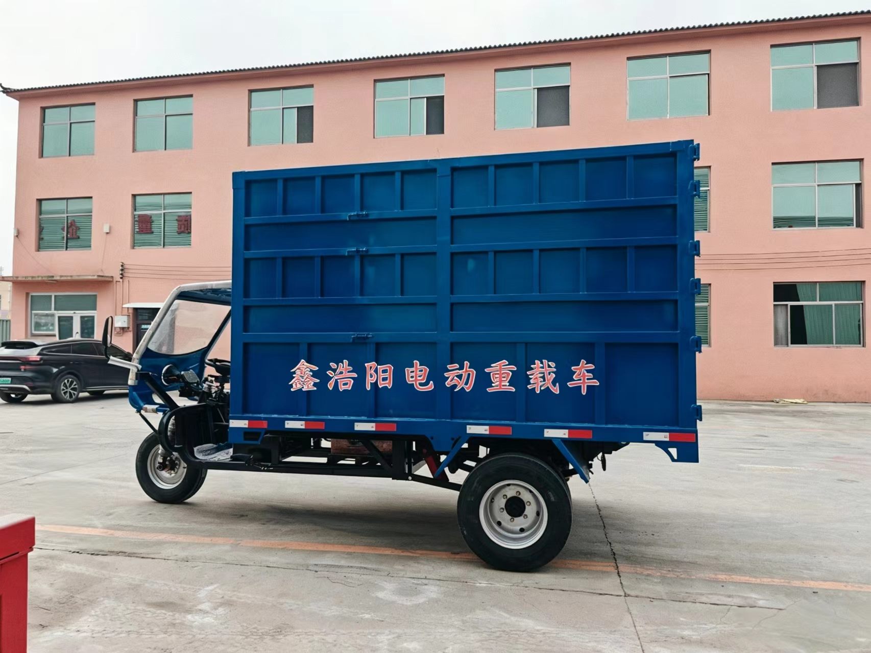高轨电动三轮车，封闭式垃圾和粪便运输，无泄漏，低噪音