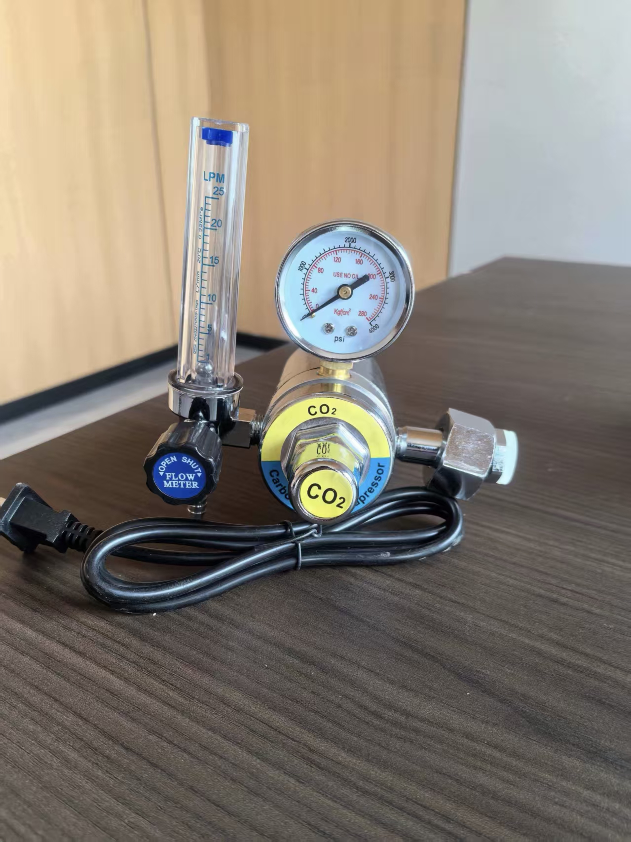 CO₂ Gas Heated Pressure Reducer with Flow Meter, Anti-Icing MIG Welding Gauge