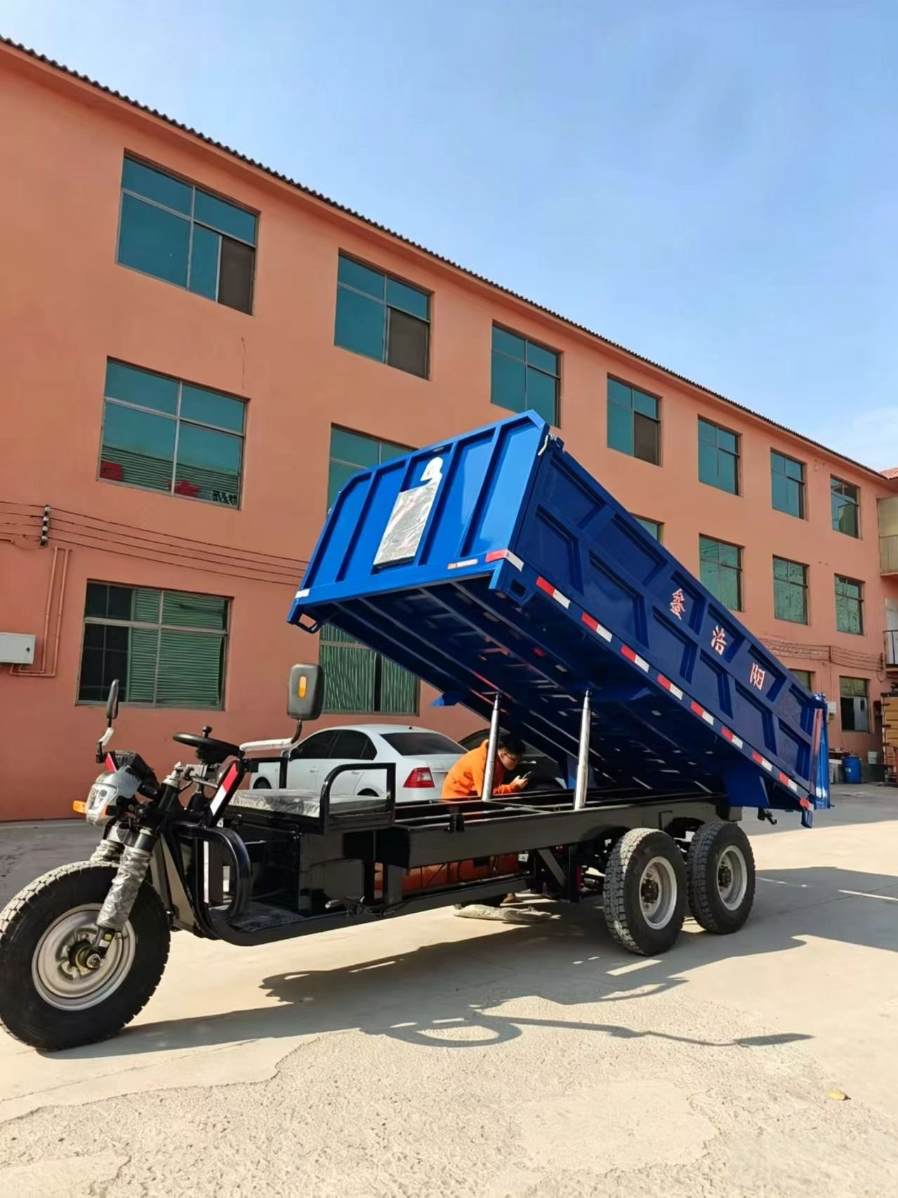 Large-Ton Electric Dump Tricycle, Dual Rear Axle 6-Wheel Drive, 3m Extended Cargo Box