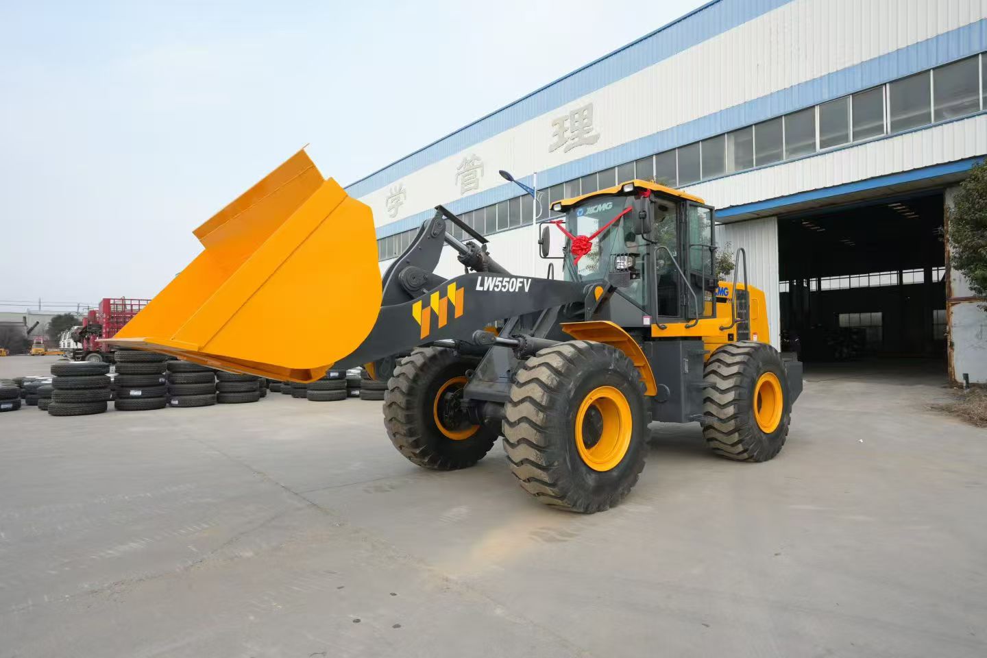 山东临工 L955F/L955H 5吨轮式装载机 | 额定载荷5000公斤，铲斗容量2.8立方米