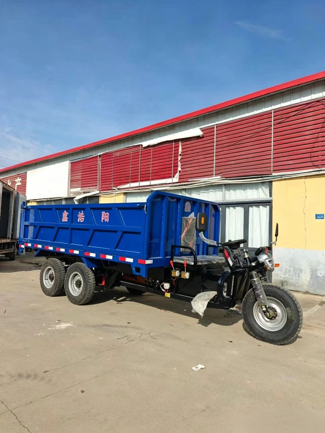 Large-Ton Electric Dump Tricycle, Dual Rear Axle 6-Wheel Drive, 3m Extended Cargo Box