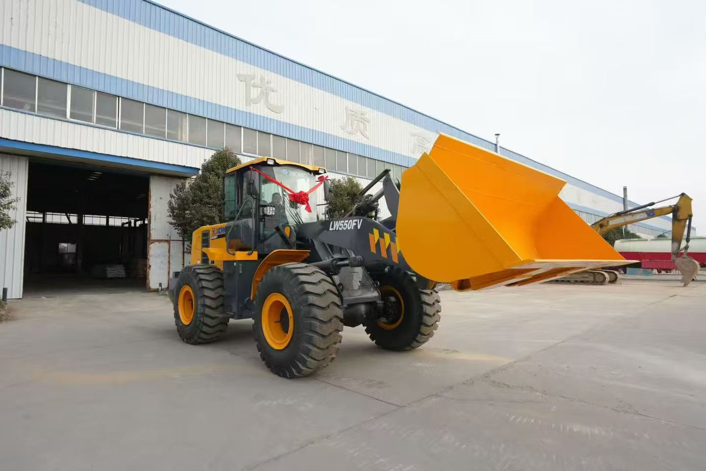 山东临工 L955F/L955H 5吨轮式装载机 | 额定载荷5000公斤，铲斗容量2.8立方米