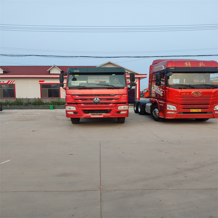 中国重汽豪沃380马力牵引车，中国V型6×4，二手重型卡车头