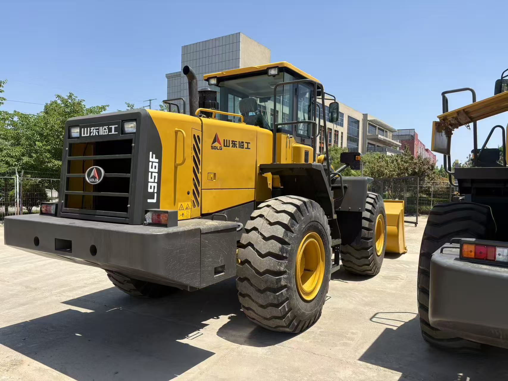SDLG 956 Heavy-Duty Wheel Loader