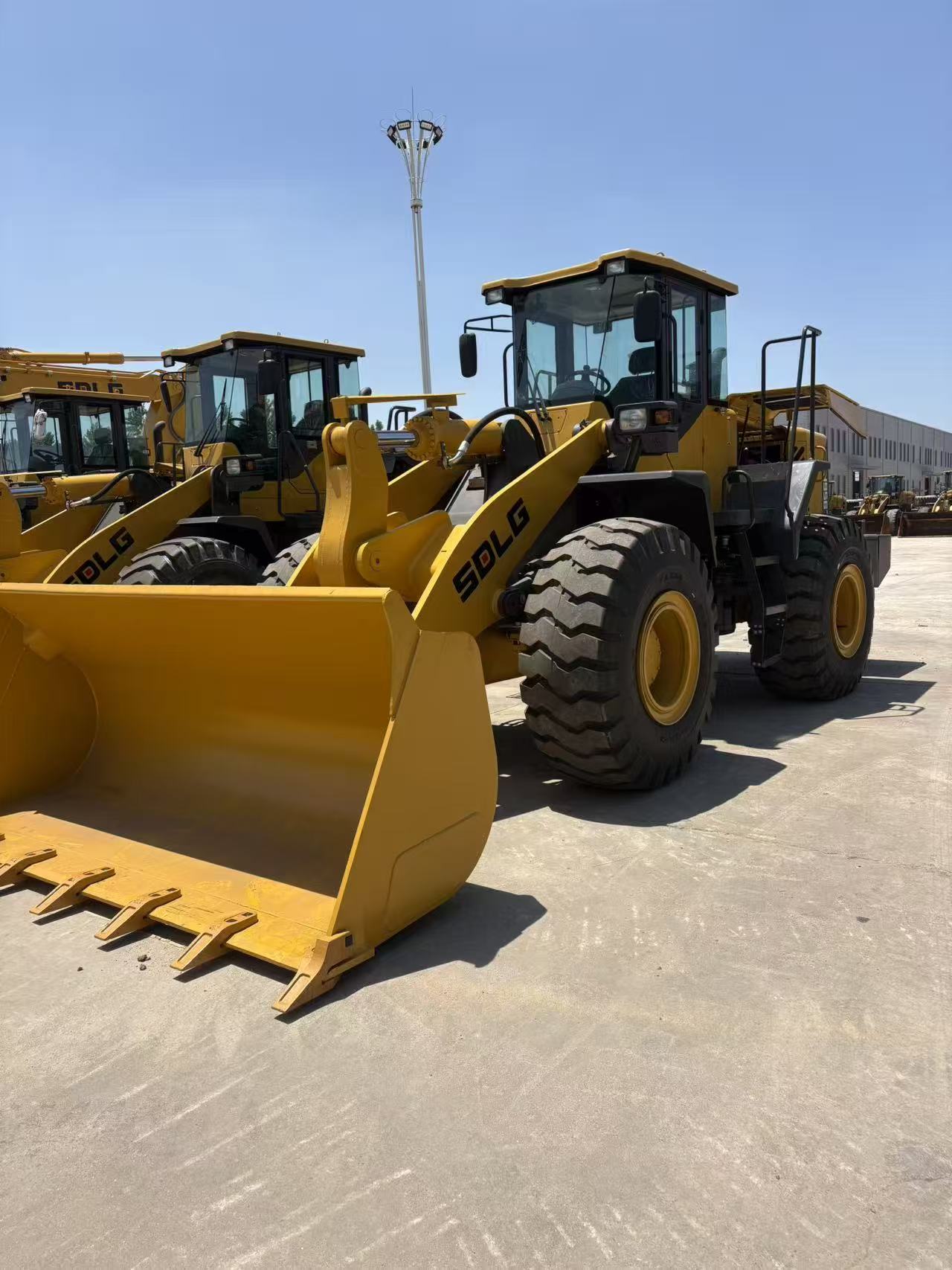 SDLG 956 Heavy-Duty Wheel Loader