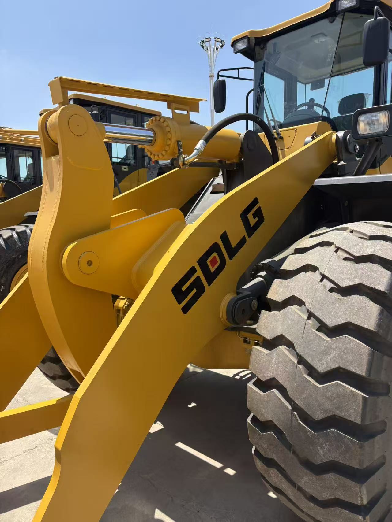 SDLG 956 Heavy-Duty Wheel Loader