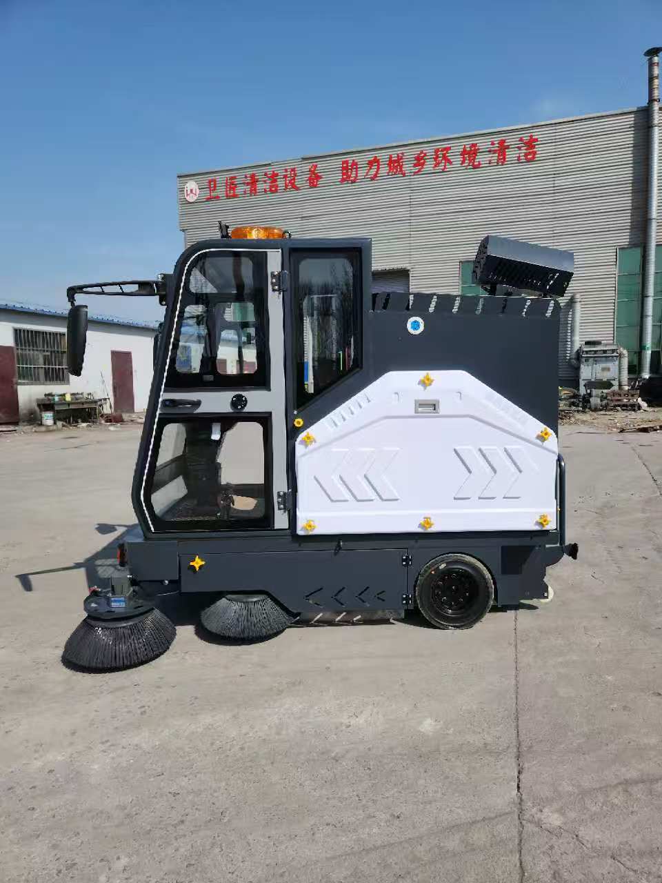 Phantom S Enclosed Electric Road Sweeper for Industrial Use
