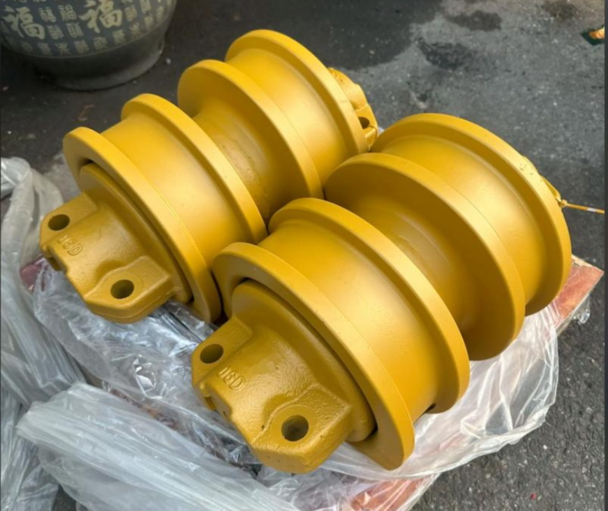 小松D65E-16底盘件，单法兰和双法兰履带滚轮、履带链和履带板