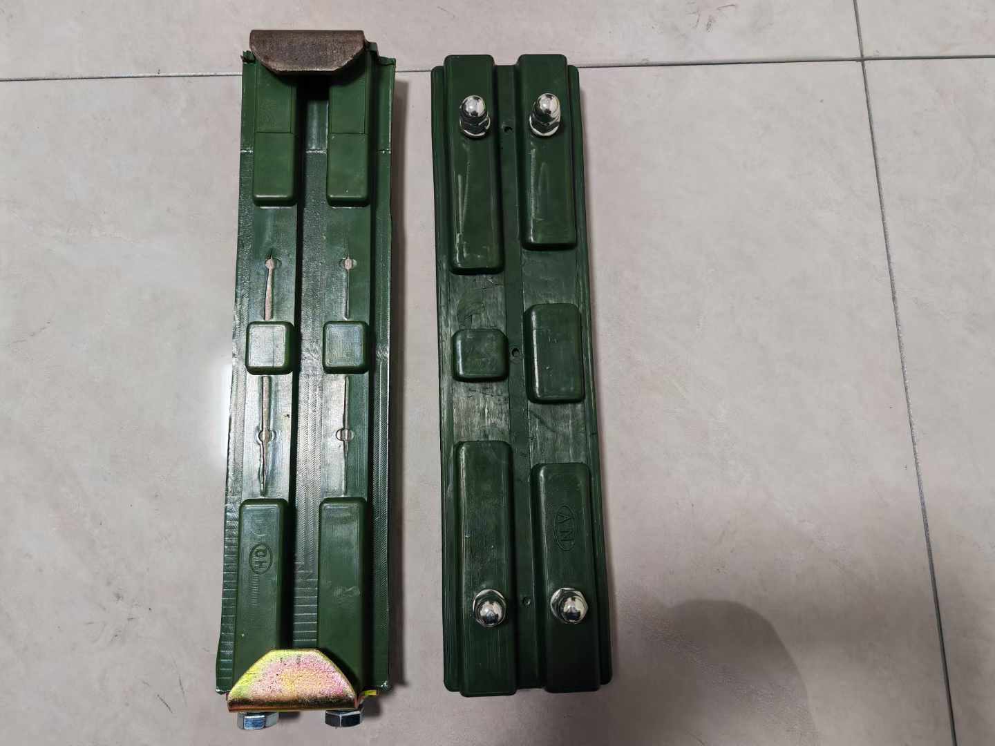 小型挖掘机橡胶履带板（5-8吨：三一55/60、徐工60、卡特彼勒305/306）