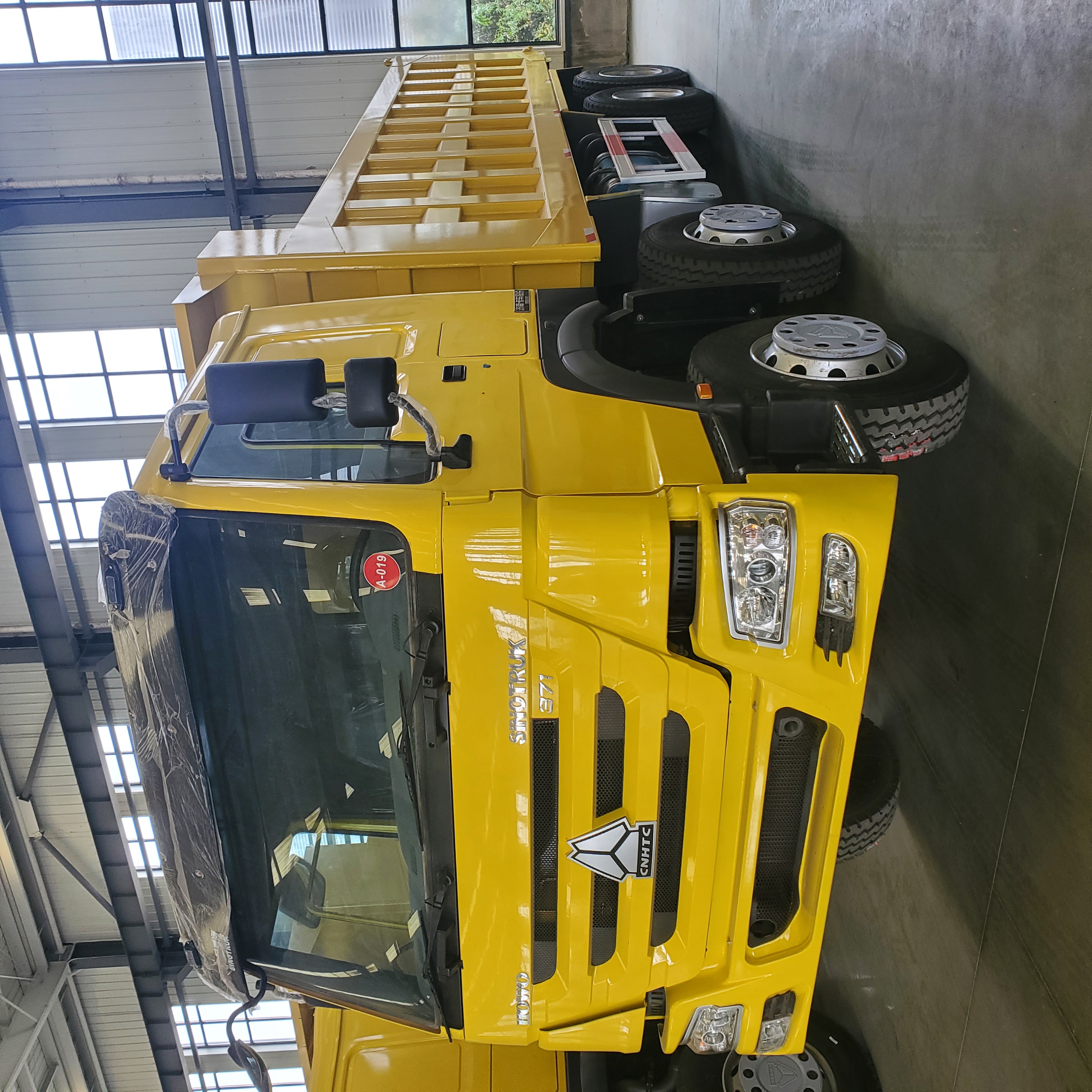 SINOTRUK HOWO 8x4 Dump Truck with Reinforced Box, 371-430HP Optional