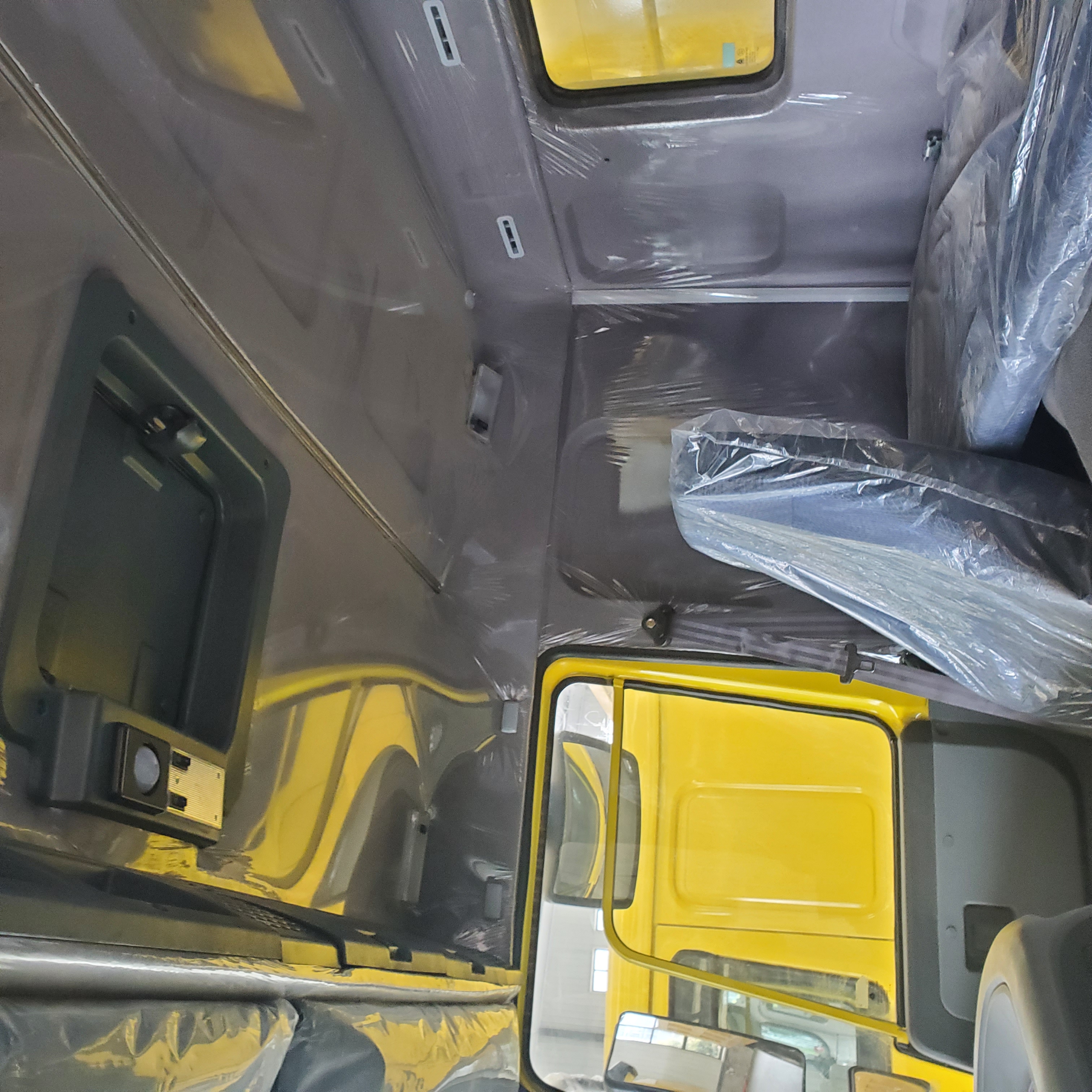 SINOTRUK HOWO 8x4 Dump Truck with Reinforced Box, 371-430HP Optional