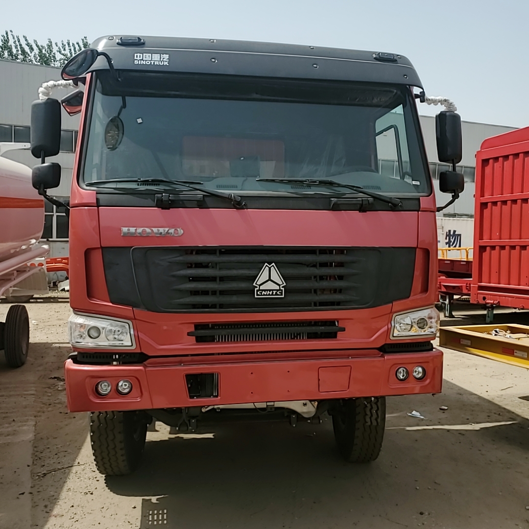 中国重汽豪沃 6x4 封闭式厢式货车