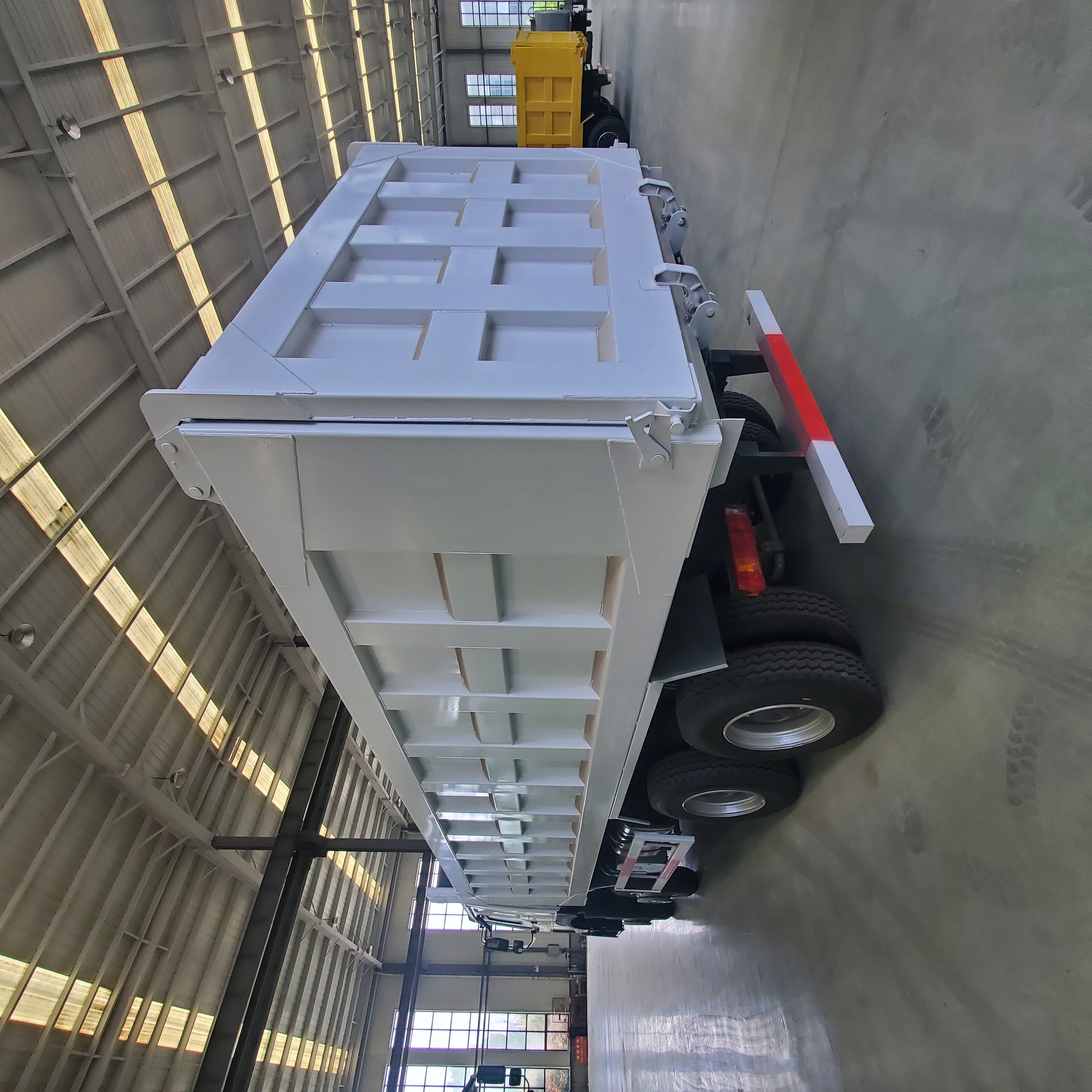 中国重汽豪沃8x4自卸车/翻斗车，可选功率371-430马力