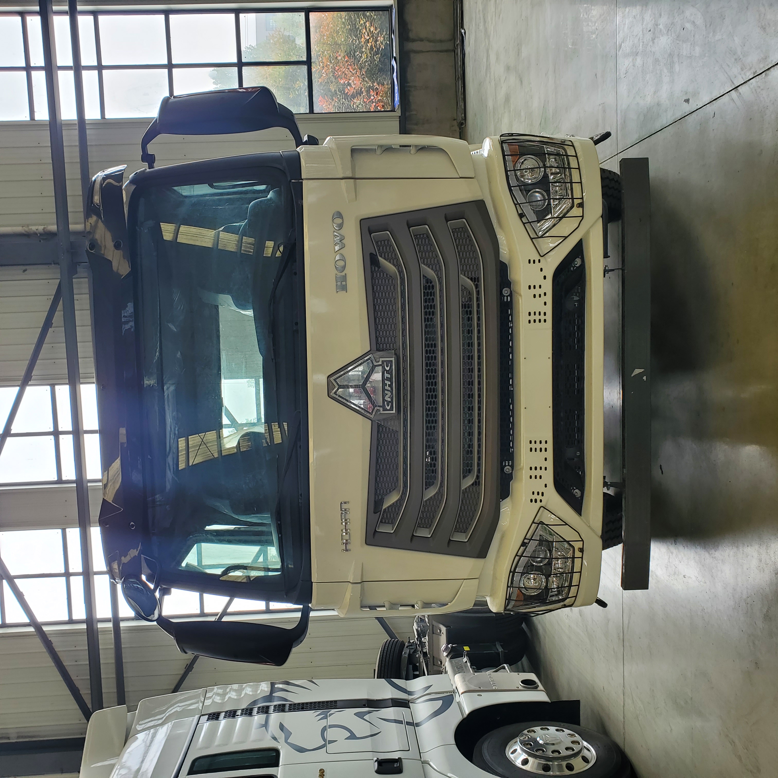Sinotruk Howo NX 6x4 Tractor Head / Tractor Unit for Heavy Cargo Transport
