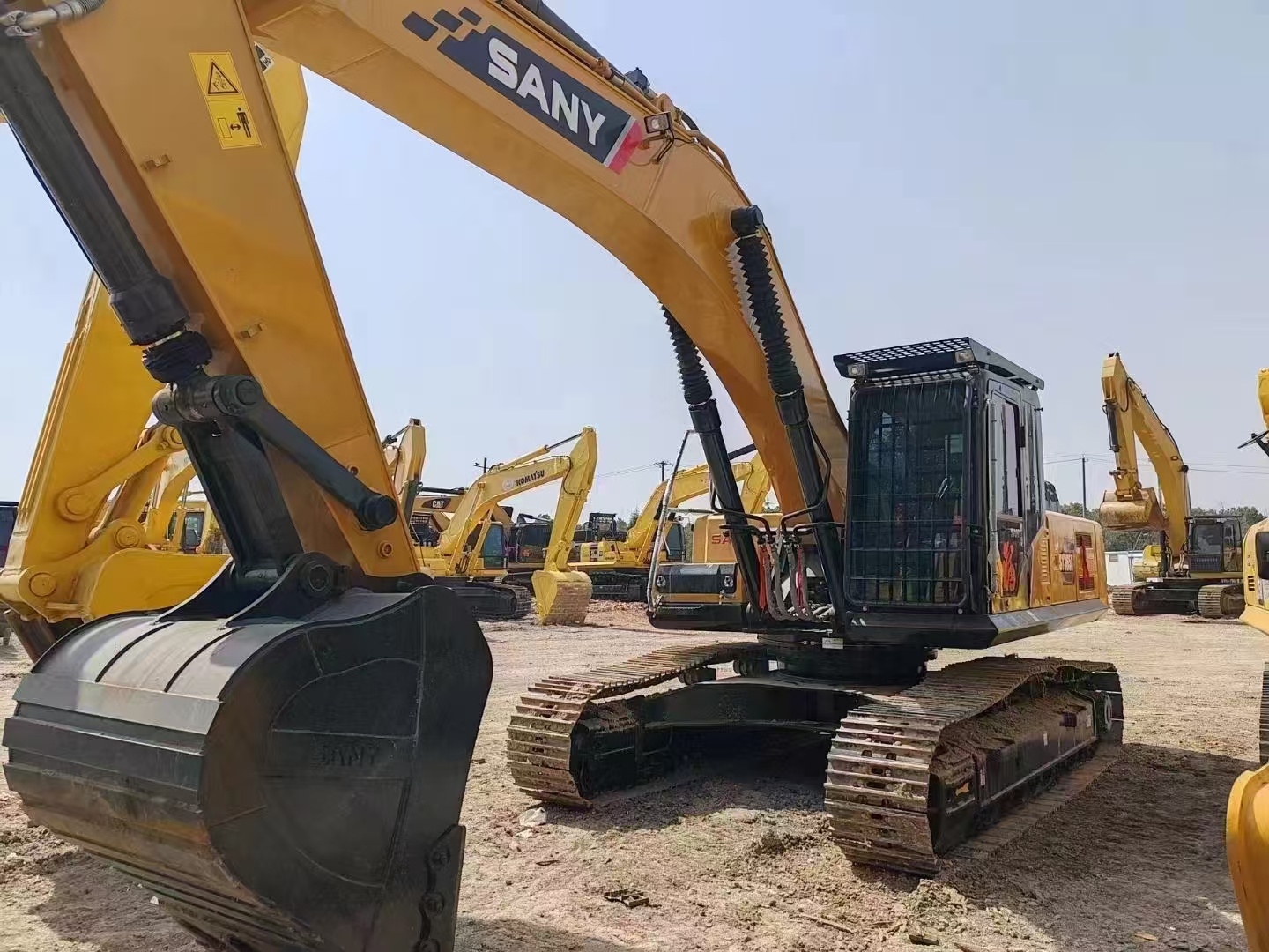 Sany Heavy Industry's 36-ton large mining hydraulic excavator is a classic and best-selling model under Sany, which has been listed among China's Top 50 Construction Machinery Products.