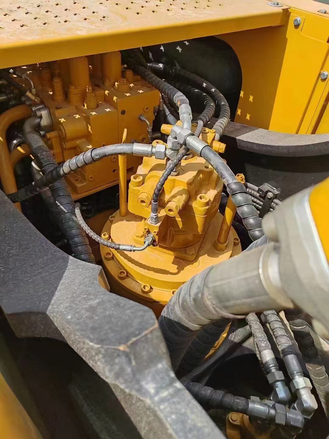Sany Heavy Industry's 36-ton large mining hydraulic excavator is a classic and best-selling model under Sany, which has been listed among China's Top 50 Construction Machinery Products.