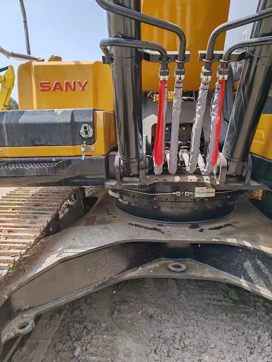 Sany Heavy Industry's 36-ton large mining hydraulic excavator is a classic and best-selling model under Sany, which has been listed among China's Top 50 Construction Machinery Products.