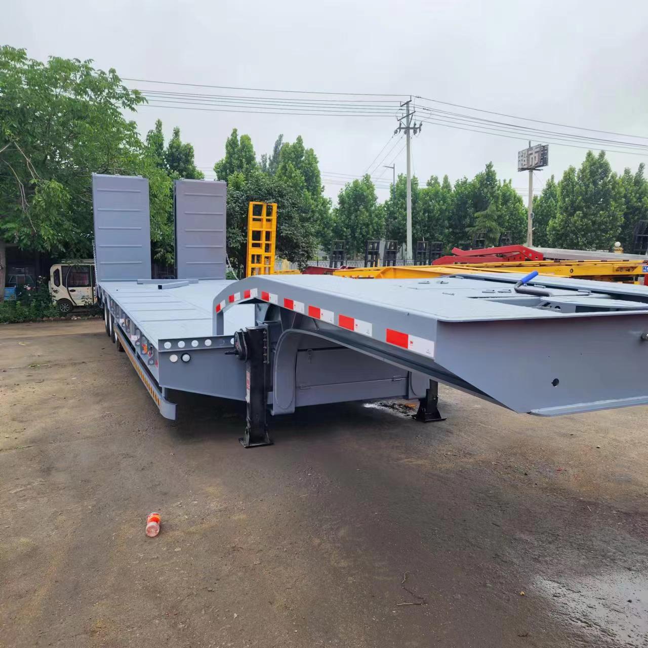 3-axle low-bed semi-trailer
