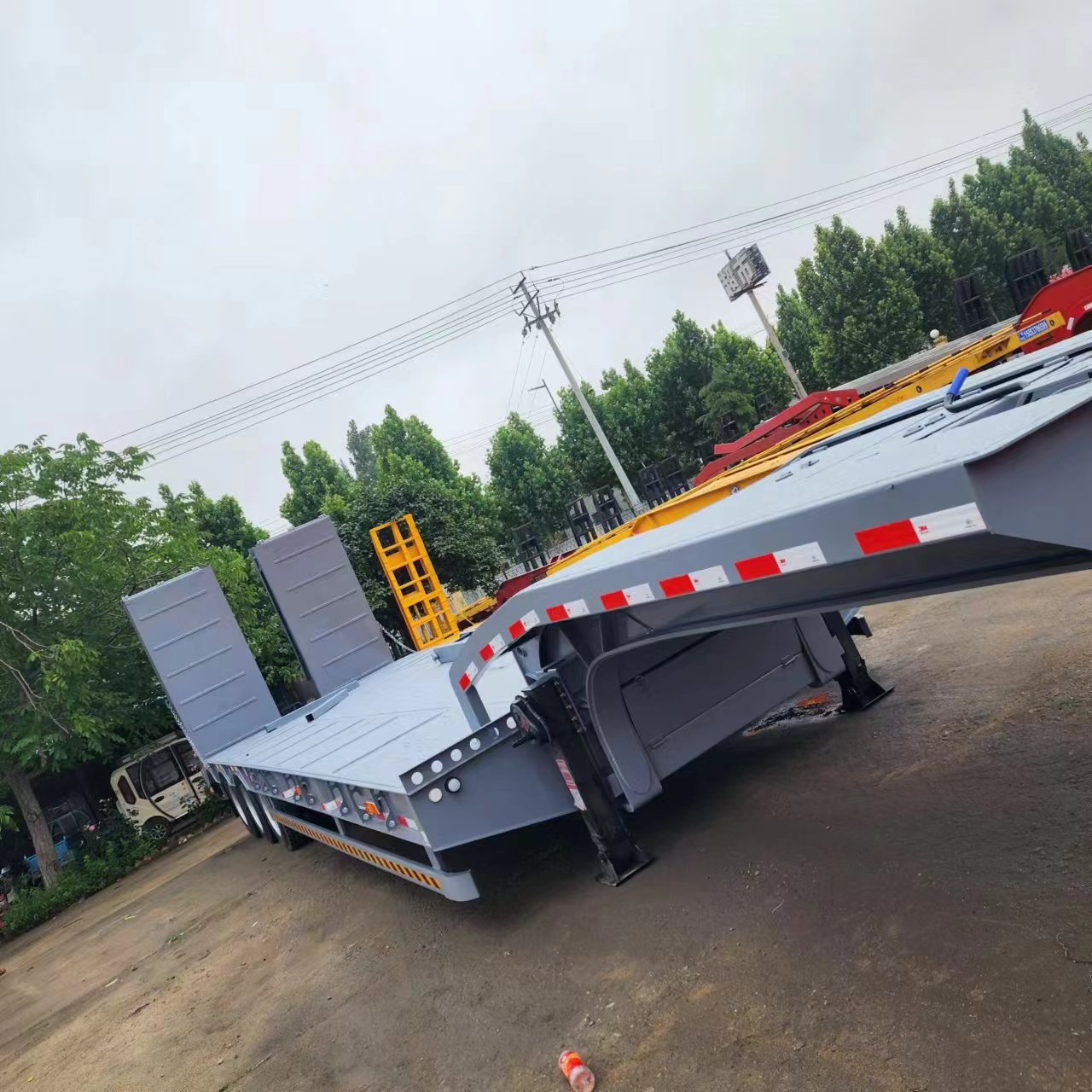3-axle low-bed semi-trailer