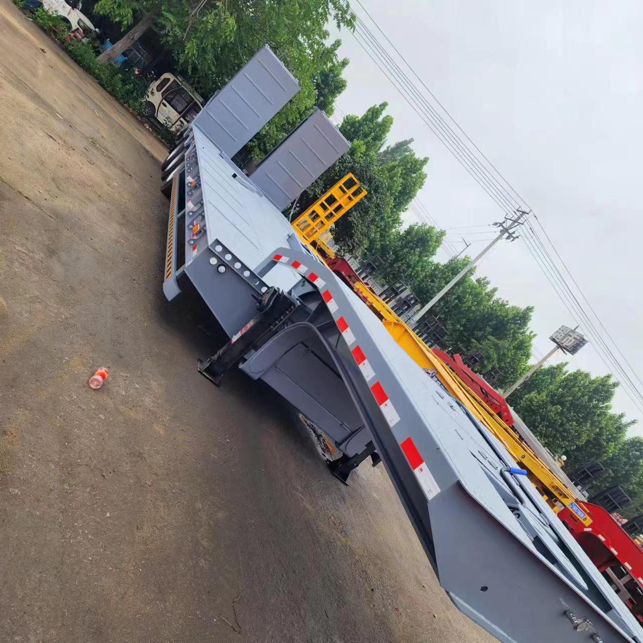 3-axle low-bed semi-trailer