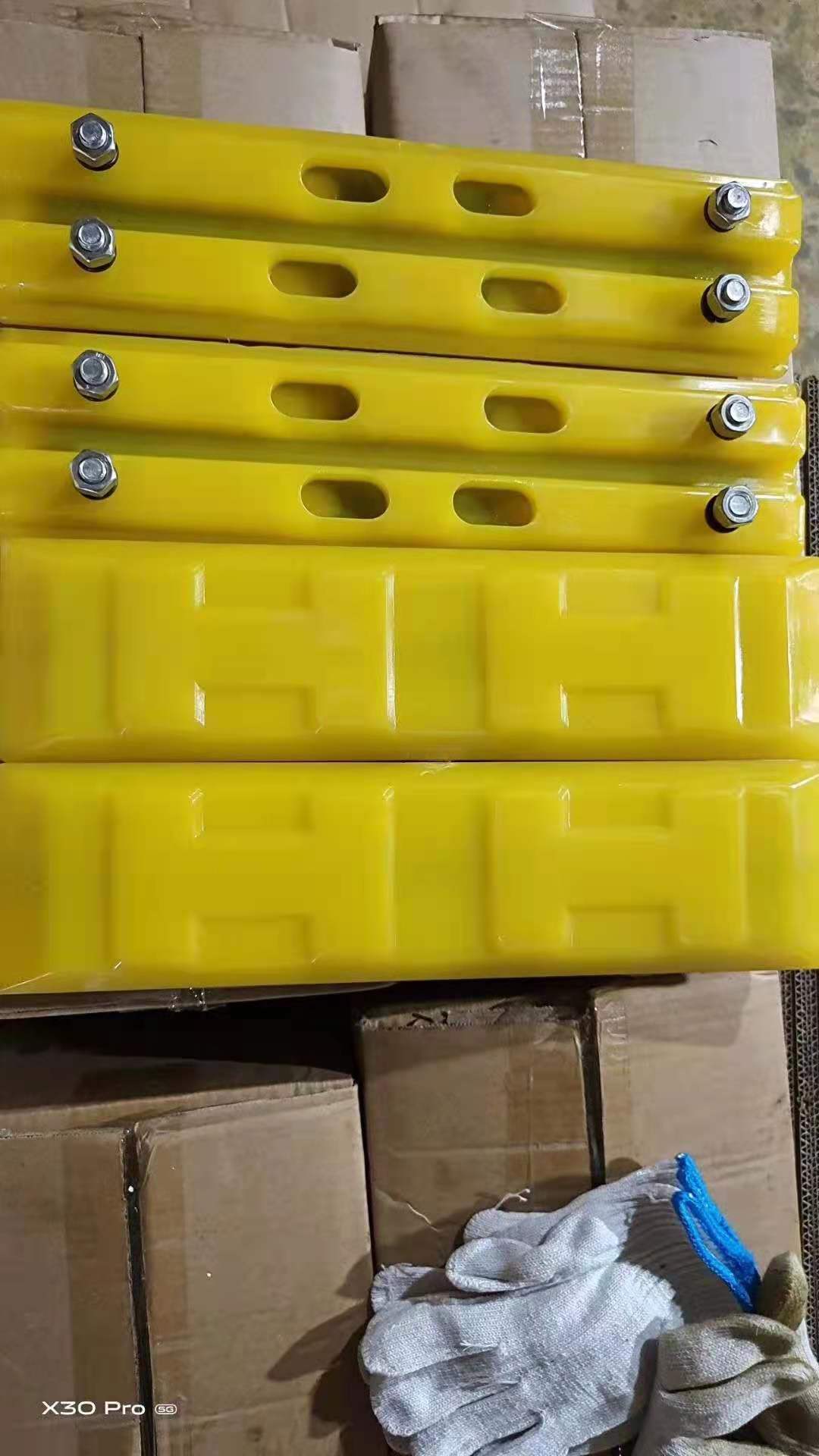 Excavator Undercarriage Rubber Track Pads Medium Excavator (20 Ton Class): PC200, Sany 215, XCMG 215